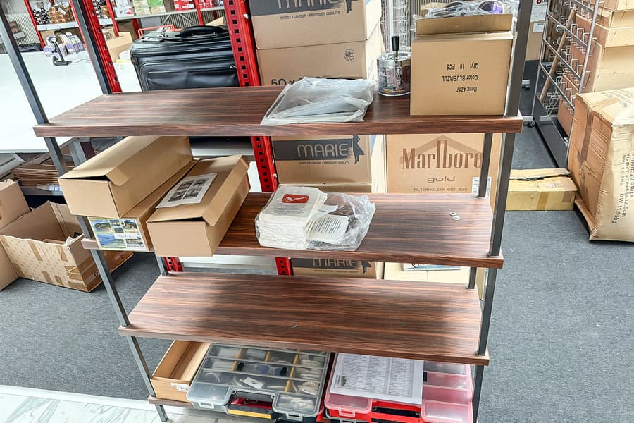 Regalinhalt: Diverses